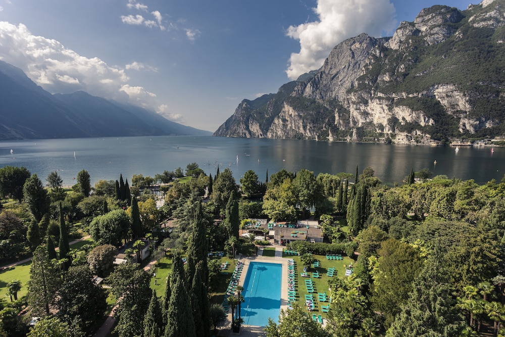 Du Lac et Du Parc Grand Resort — Swimming pool in Riva del Garda, Trentino-Alto Adige