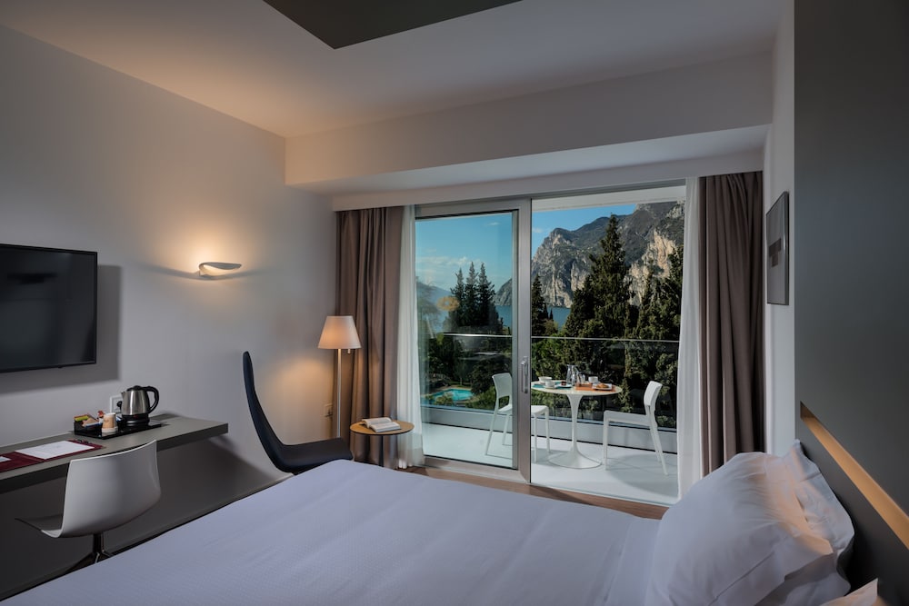 Du Lac et Du Parc Grand Resort — Hotel rooms in Riva del Garda, Trentino-Alto Adige