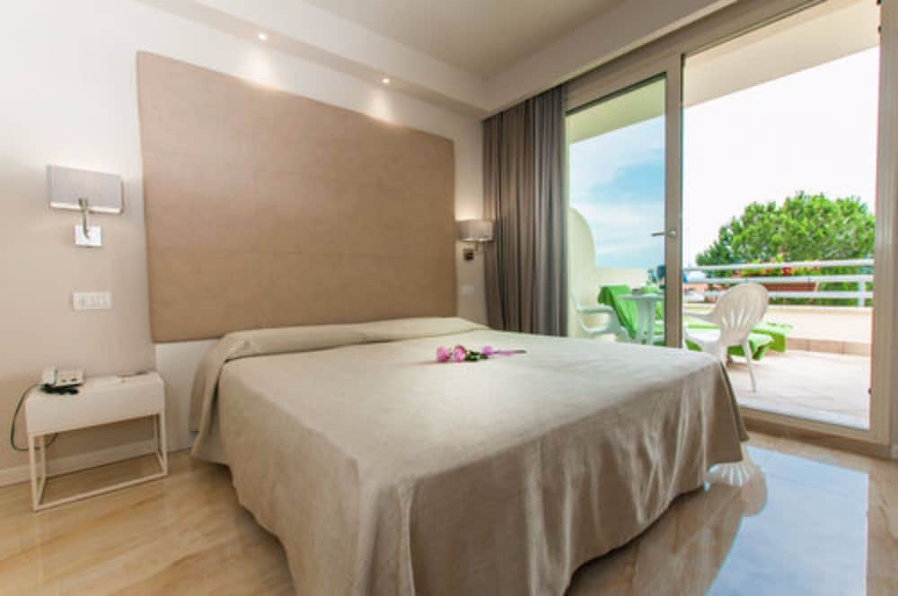 Hotel Du Parc — Hotel rooms in Sirmione, Lombardy