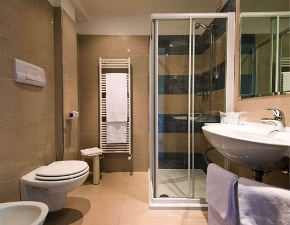 Hotel Du Parc — Hotel rooms in Sirmione, Lombardy