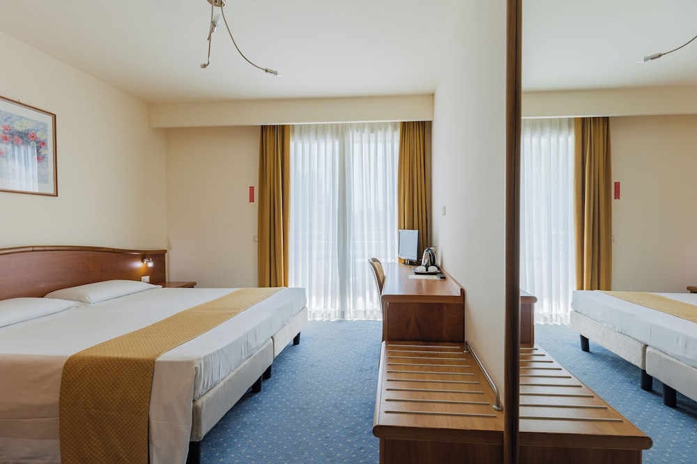 Hotel Du Parc — Hotel rooms in Sirmione, Lombardy