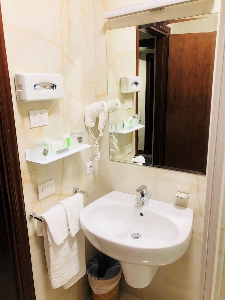 Hotel Du Parc — Hotel rooms in Sirmione, Lombardy