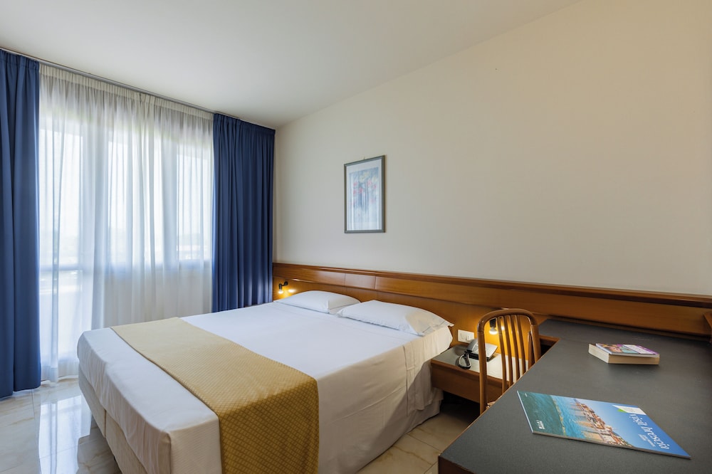 Hotel Du Parc — Hotel rooms in Sirmione, Lombardy