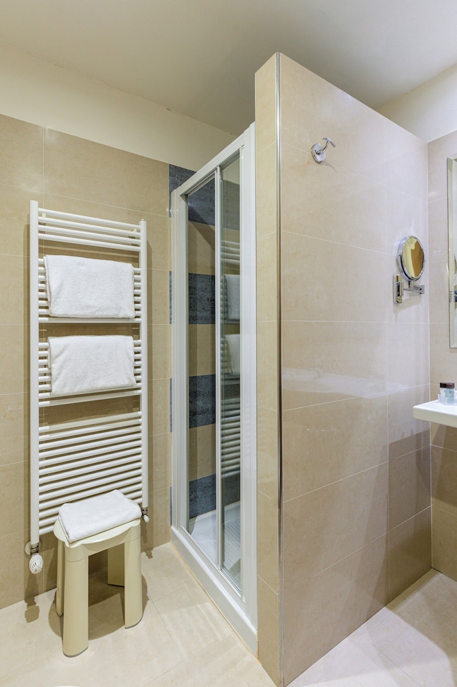 Hotel Du Parc — Hotel rooms in Sirmione, Lombardy