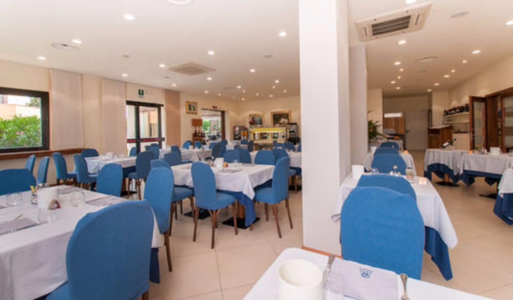 Hotel Du Parc — Restaurant & bars in Sirmione, Lombardy