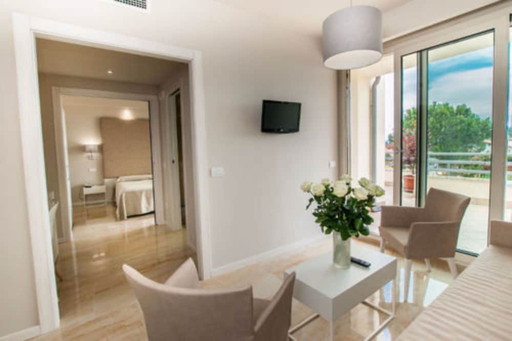 Hotel Du Parc — Hotel rooms in Sirmione, Lombardy