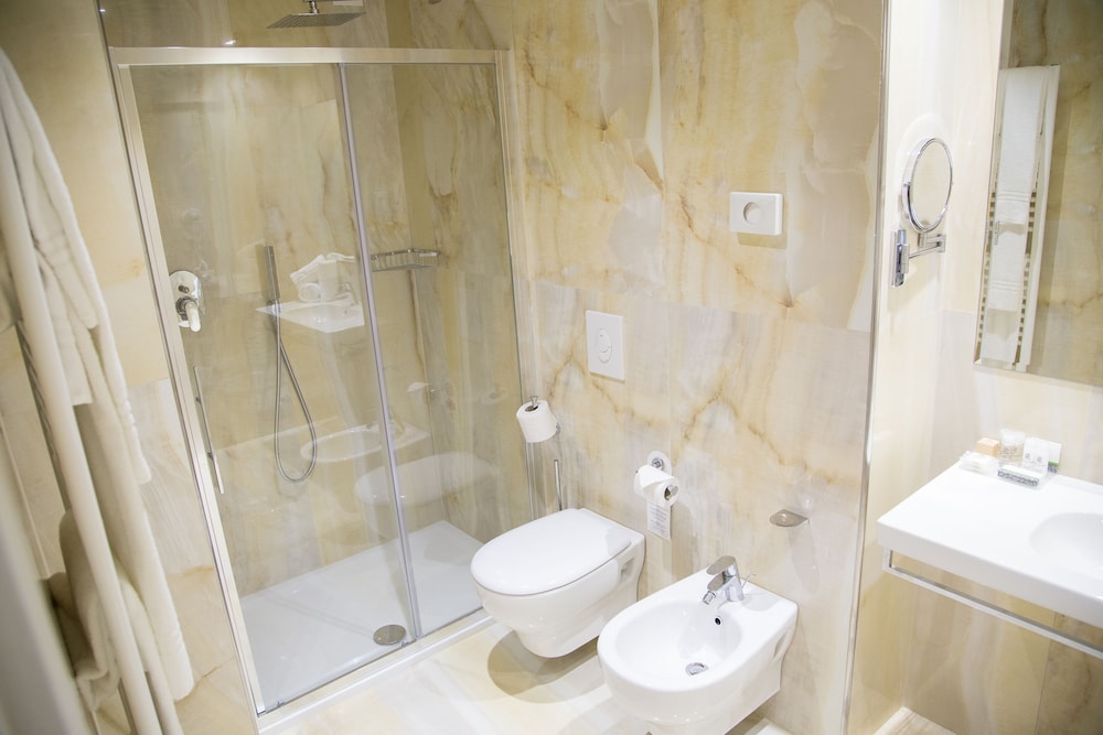 Hotel Du Parc — Hotel rooms in Sirmione, Lombardy