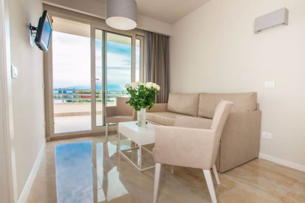 Hotel Du Parc — Hotel rooms in Sirmione, Lombardy