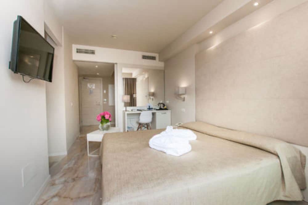 Hotel Du Parc — Hotel rooms in Sirmione, Lombardy