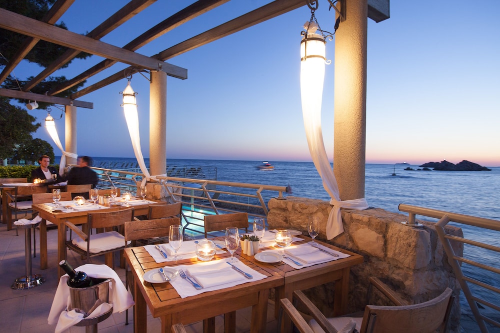 Dubrovnik Palace — Restaurant & bars in Dubrovnik, Dubrovnik-Neretva