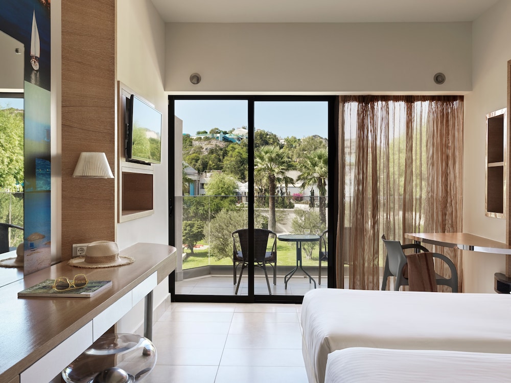 Esperos Palace Resort & Spa — Hotel rooms in Faliraki, South Aegean