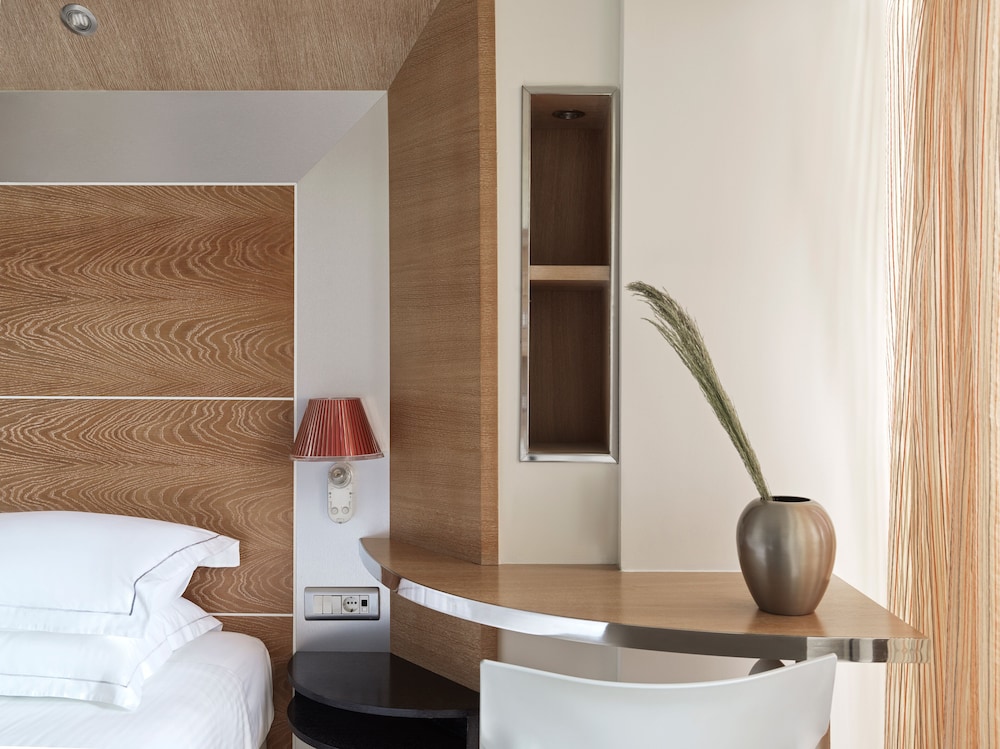 Esperos Palace Resort & Spa — Hotel rooms in Faliraki, South Aegean