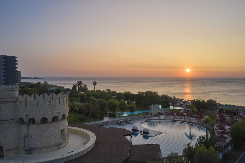 Esperos Palace Resort & Spa — Swimming pool in Faliraki, South Aegean