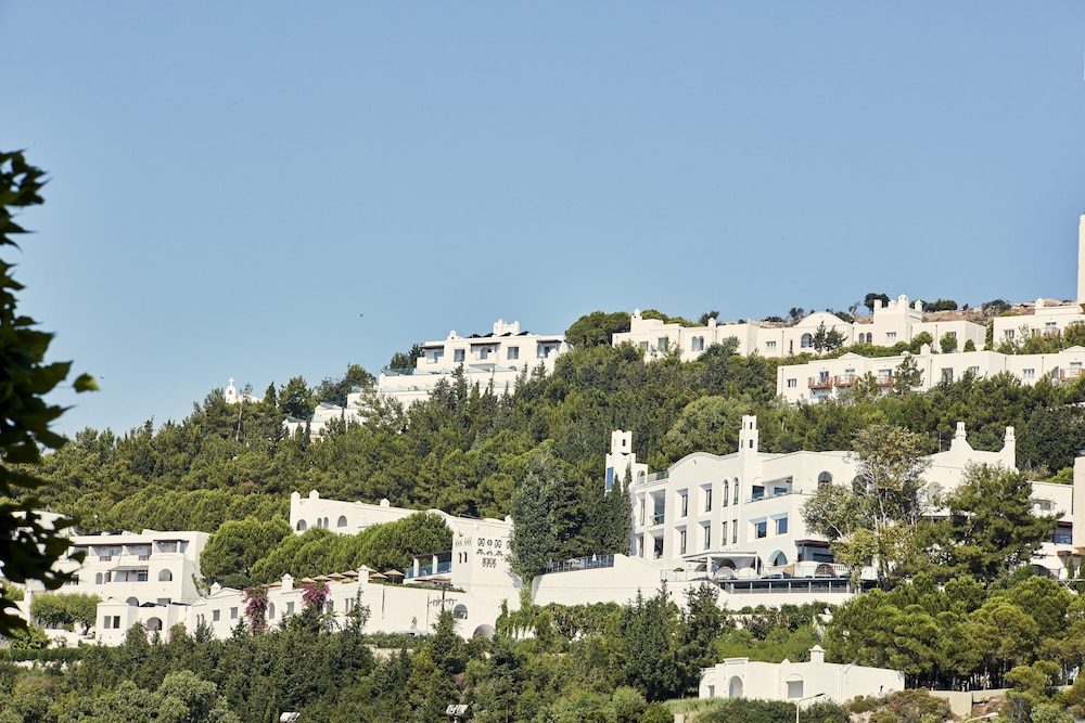 Esperos Village Blue & Spa - Adults only — Hotel building in Faliraki, South Aegean