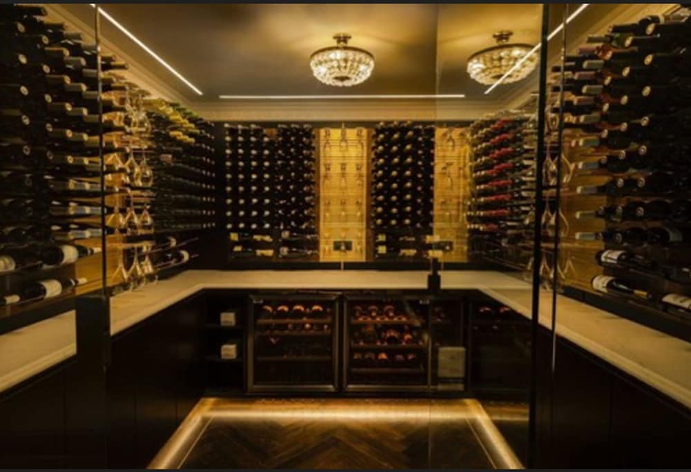Cassidys Hotel — Restaurant & bars in Dublin, Dublin City