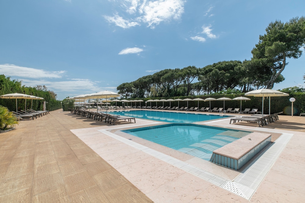 Hotel & Resort Gallia — Swimming pool in Jesolo, Veneto