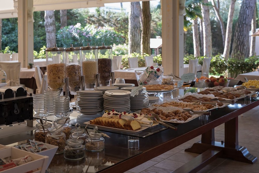 Hotel & Resort Gallia — Restaurant & bars in Jesolo, Veneto