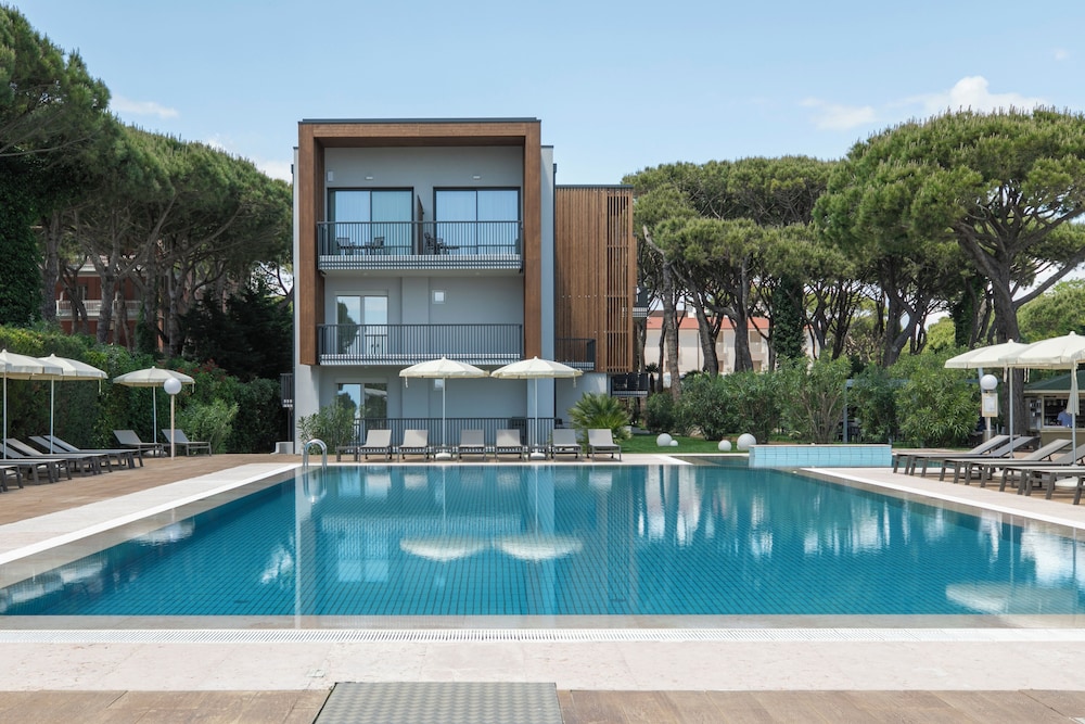 Hotel & Resort Gallia — Swimming pool in Jesolo, Veneto