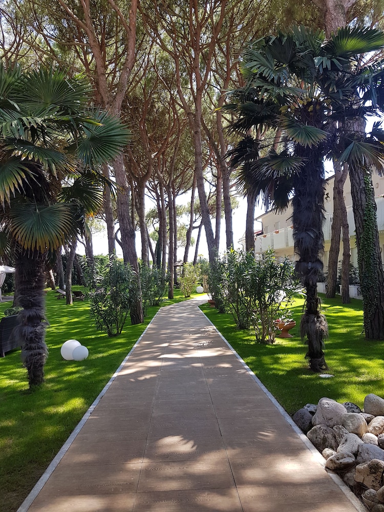Hotel & Resort Gallia — Hotel building in Jesolo, Veneto