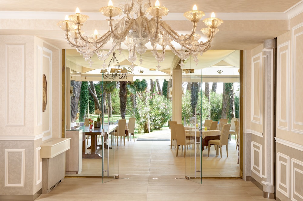 Hotel & Resort Gallia — Restaurant & bars in Jesolo, Veneto