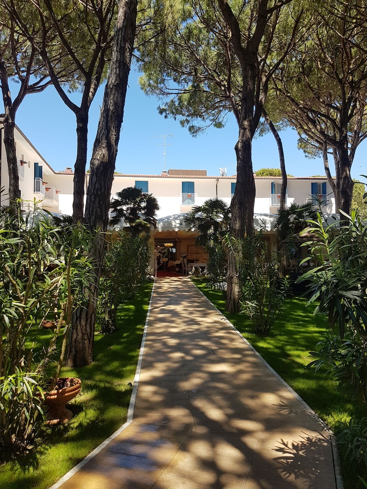 Hotel & Resort Gallia — Hotel building in Jesolo, Veneto