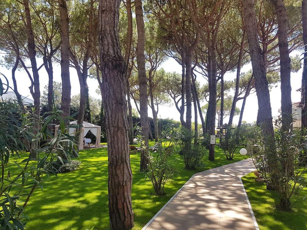 Hotel & Resort Gallia — Hotel building in Jesolo, Veneto
