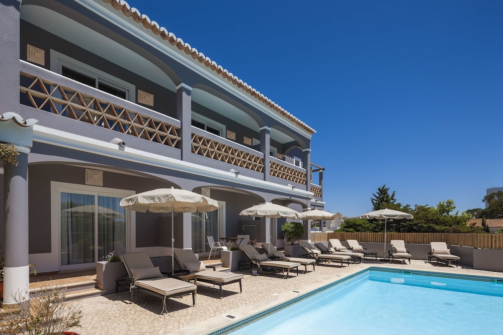 Costa D’Oiro Ambiance Village — Swimming pool in Lagos, Faro