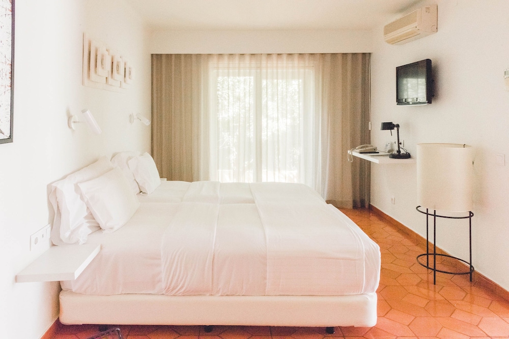 Costa D’Oiro Ambiance Village — Hotel rooms in Lagos, Faro