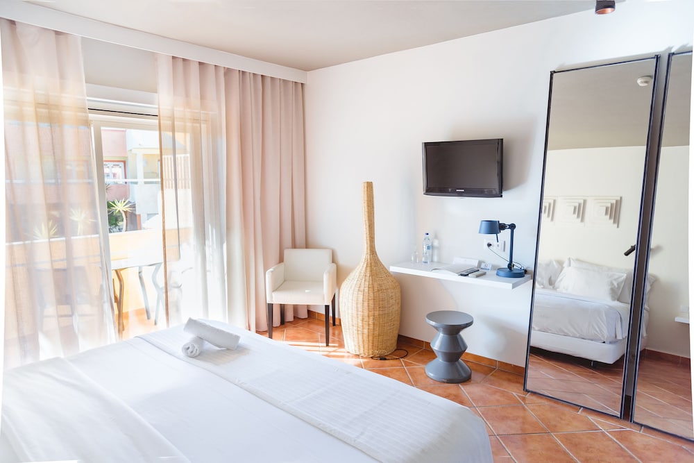 Costa D’Oiro Ambiance Village — Hotel rooms in Lagos, Faro