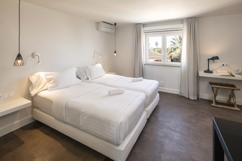 Costa D’Oiro Ambiance Village — Hotel rooms in Lagos, Faro