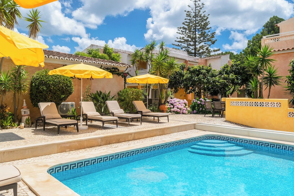 Costa D’Oiro Ambiance Village — Swimming pool in Lagos, Faro
