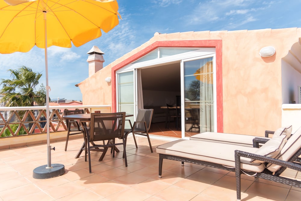 Costa D’Oiro Ambiance Village — Hotel building in Lagos, Faro