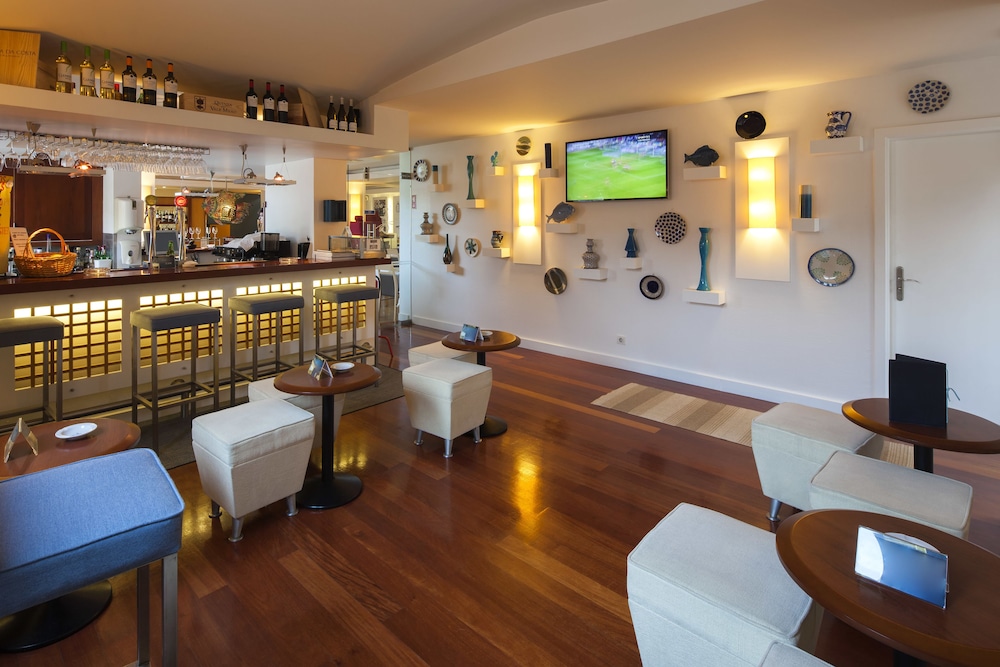 Costa D’Oiro Ambiance Village — Restaurant & bars in Lagos, Faro
