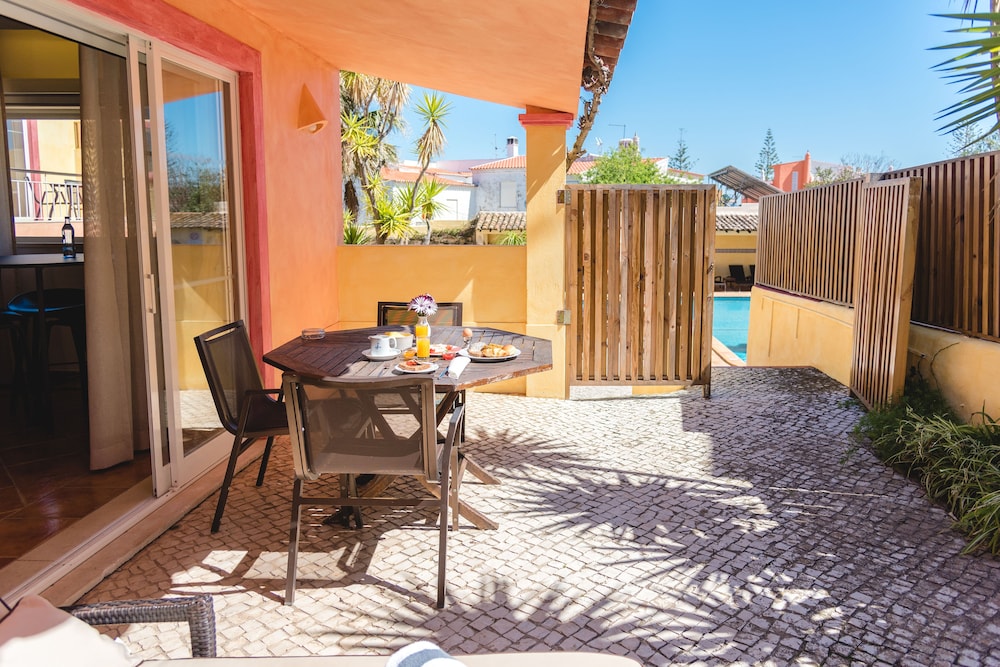 Costa D’Oiro Ambiance Village — Swimming pool in Lagos, Faro