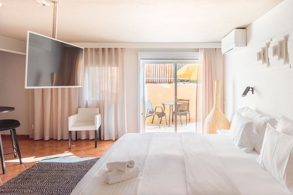 Costa D’Oiro Ambiance Village — Hotel rooms in Lagos, Faro