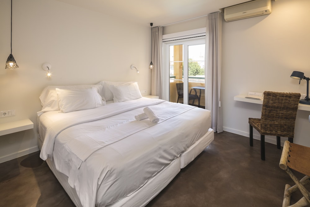 Costa D’Oiro Ambiance Village — Hotel rooms in Lagos, Faro