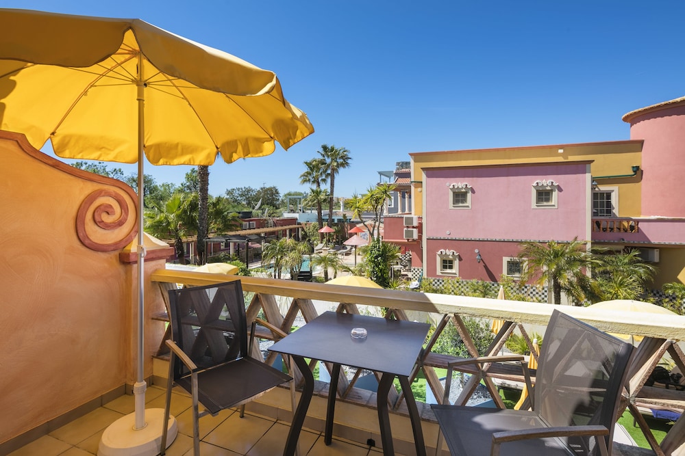 Costa D’Oiro Ambiance Village — Hotel building in Lagos, Faro