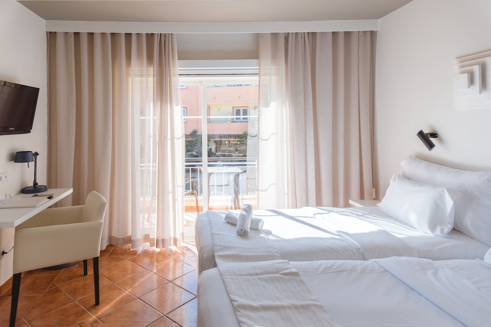 Costa D’Oiro Ambiance Village — Hotel rooms in Lagos, Faro