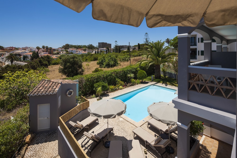 Costa D’Oiro Ambiance Village — Swimming pool in Lagos, Faro