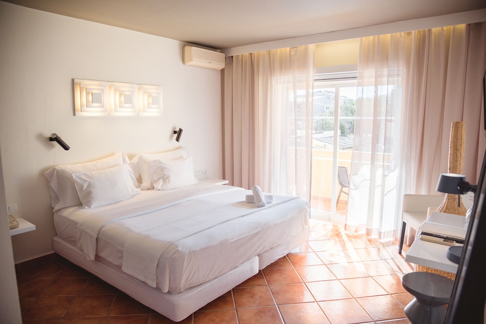 Costa D’Oiro Ambiance Village — Hotel rooms in Lagos, Faro