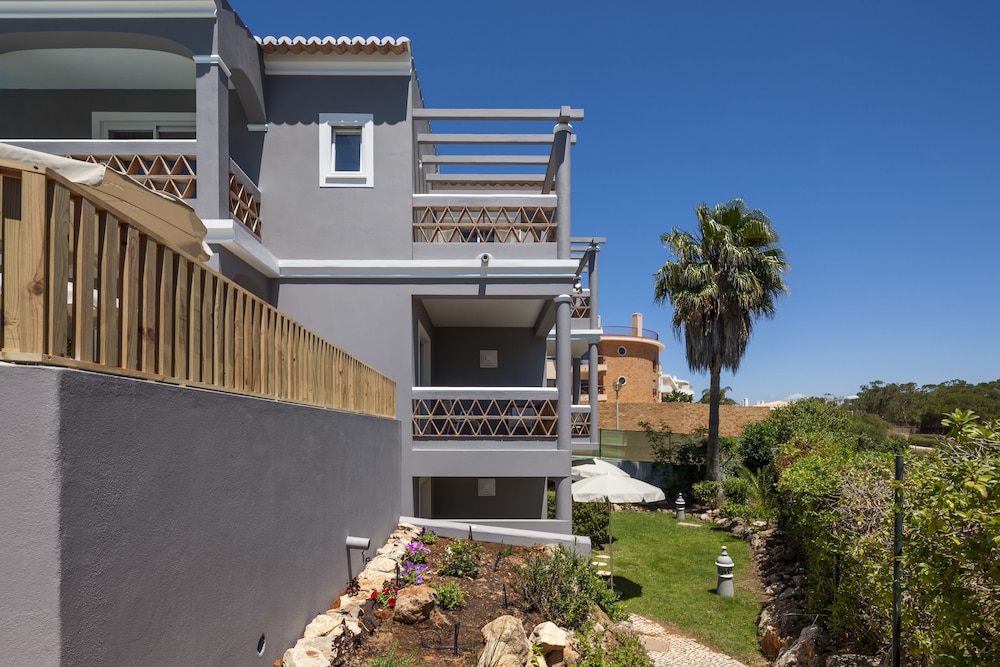 Costa D’Oiro Ambiance Village — Hotel building in Lagos, Faro