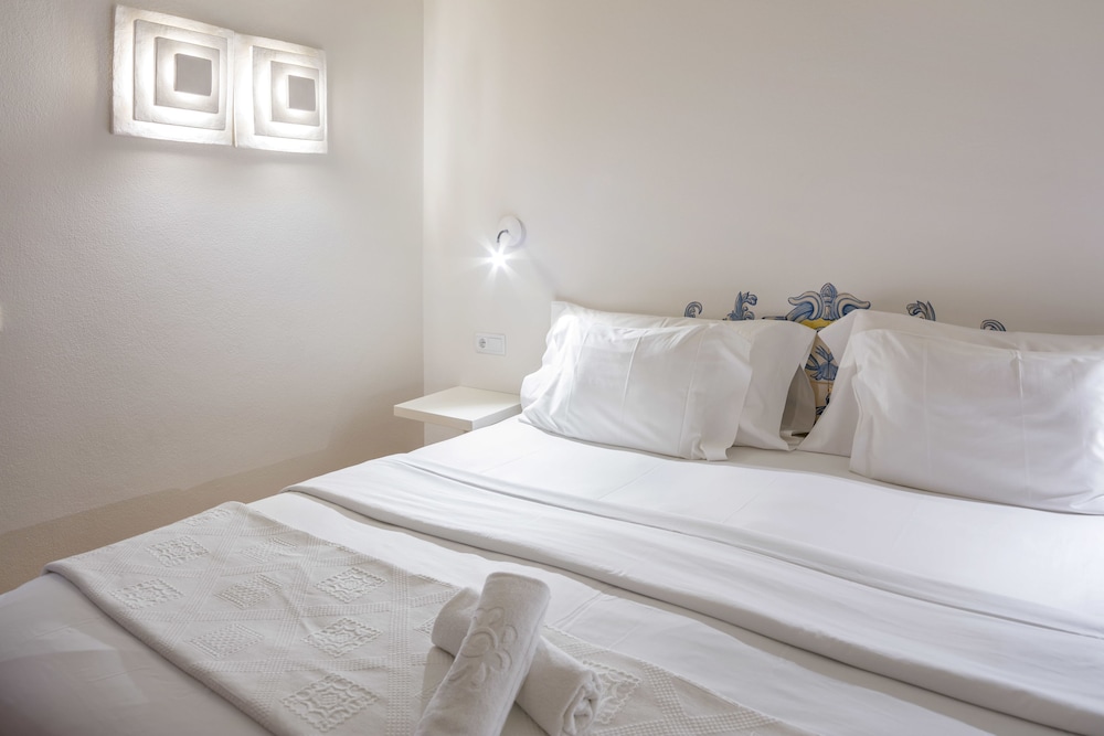 Costa D’Oiro Ambiance Village — Hotel rooms in Lagos, Faro