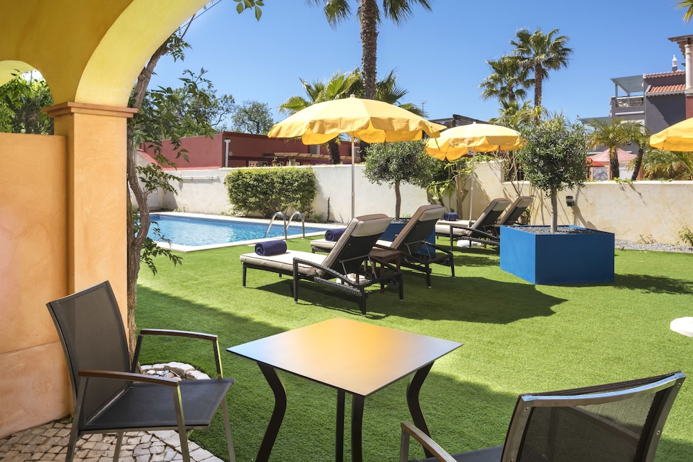 Costa D’Oiro Ambiance Village — Swimming pool in Lagos, Faro