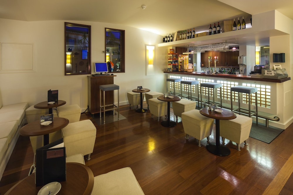 Costa D’Oiro Ambiance Village — Restaurant & bars in Lagos, Faro