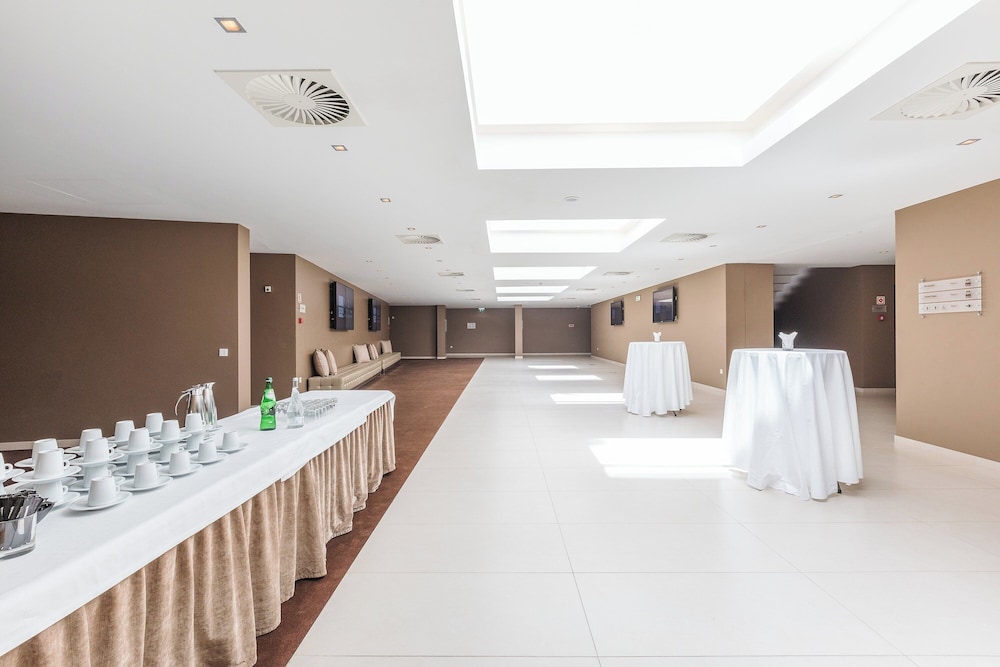 Kimpton Atlântico Algarve by IHG — Restaurant & bars in Albufeira, Faro