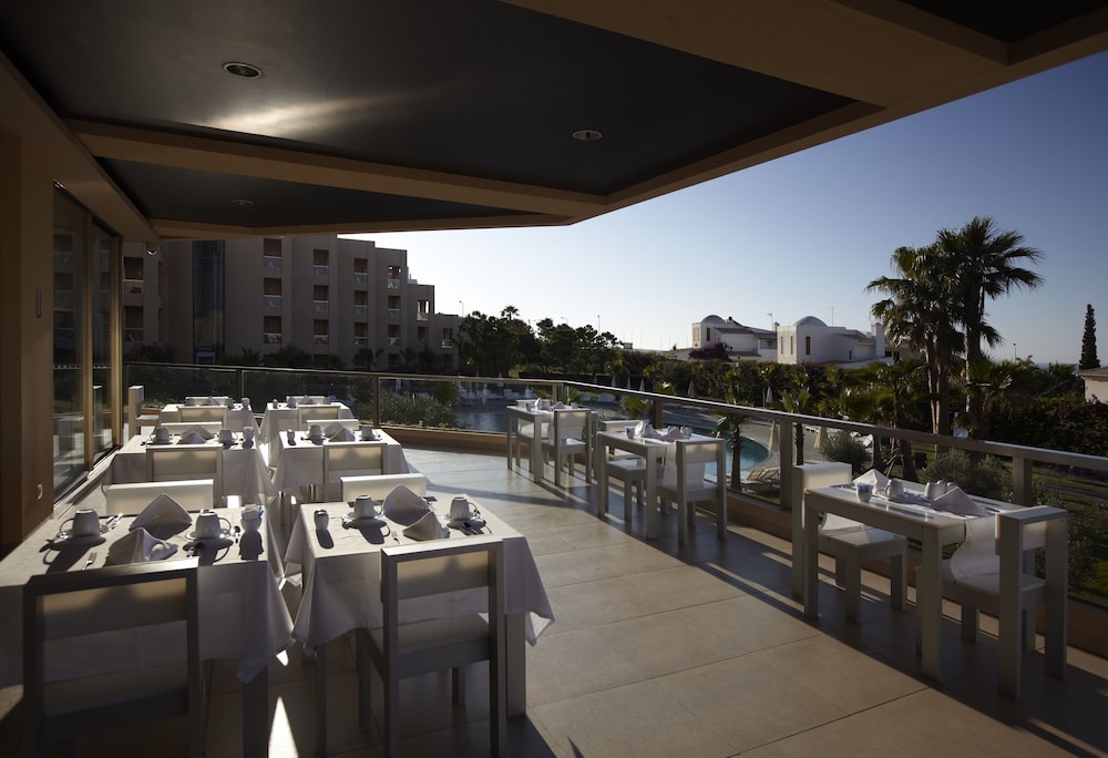 NAU Sao Rafael Suites – All Inclusive — Restaurant & bars in Albufeira, Faro