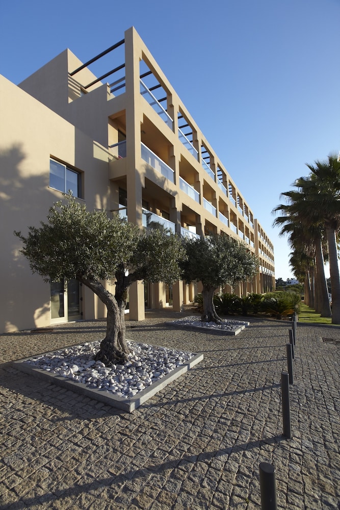 NAU Sao Rafael Suites – All Inclusive — Hotel building in Albufeira, Faro
