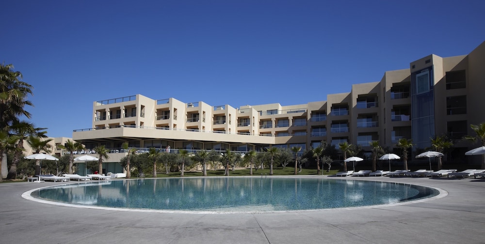NAU Sao Rafael Suites – All Inclusive — Hotel building in Albufeira, Faro