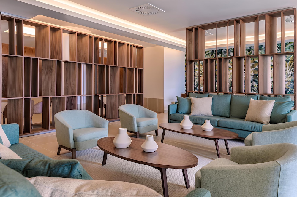 NAU Sao Rafael Suites – All Inclusive — Hotel building in Albufeira, Faro