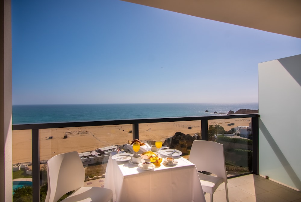 RR Hotel da Rocha — Beach in Portimão, Faro